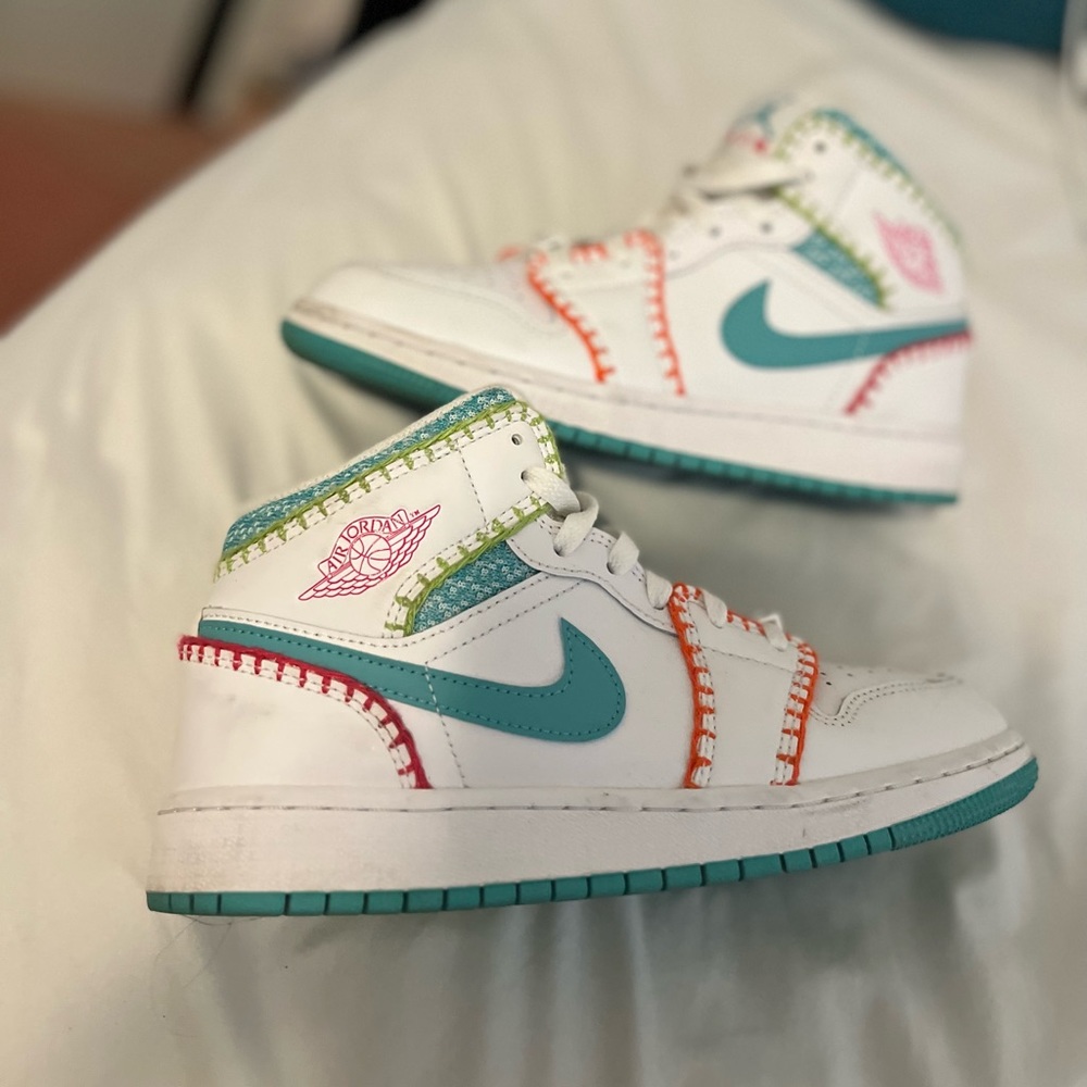 Big Kids size 4.5 Air Jordan 1 Mids